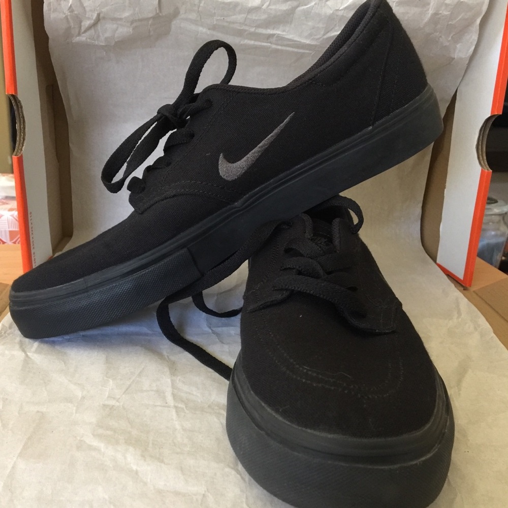 Nike Men’s SB Clutch Slate Shoe (729825-005)